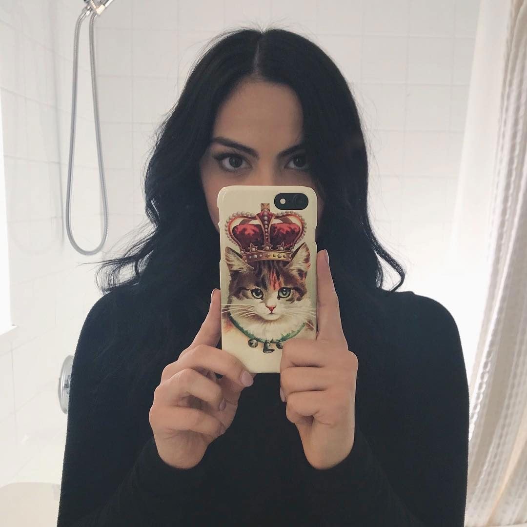 Камилла Мендес селфи