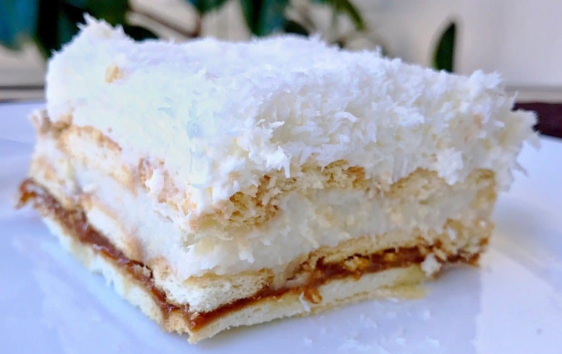 Торт с кокосовой стружкой без выпечки