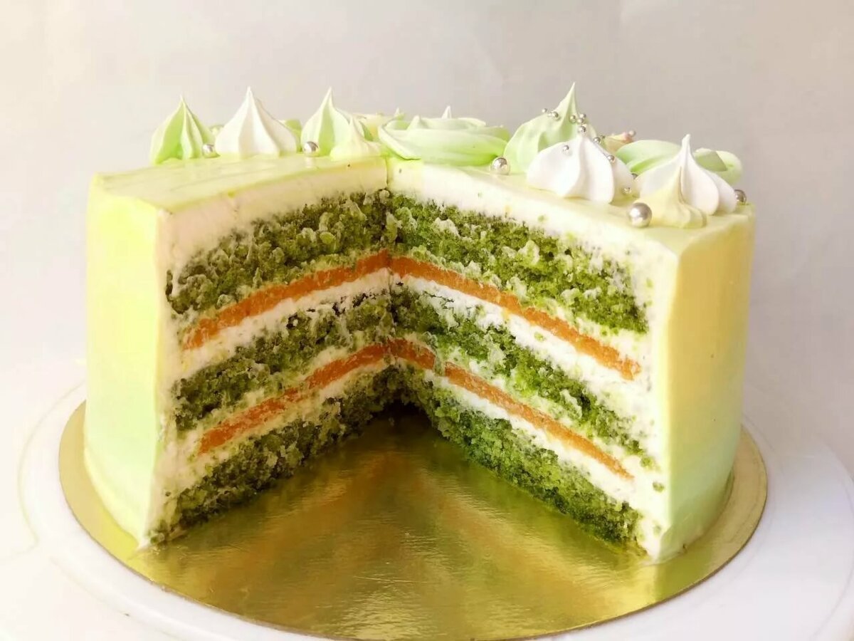 Зеленый бисквит для украшения торта