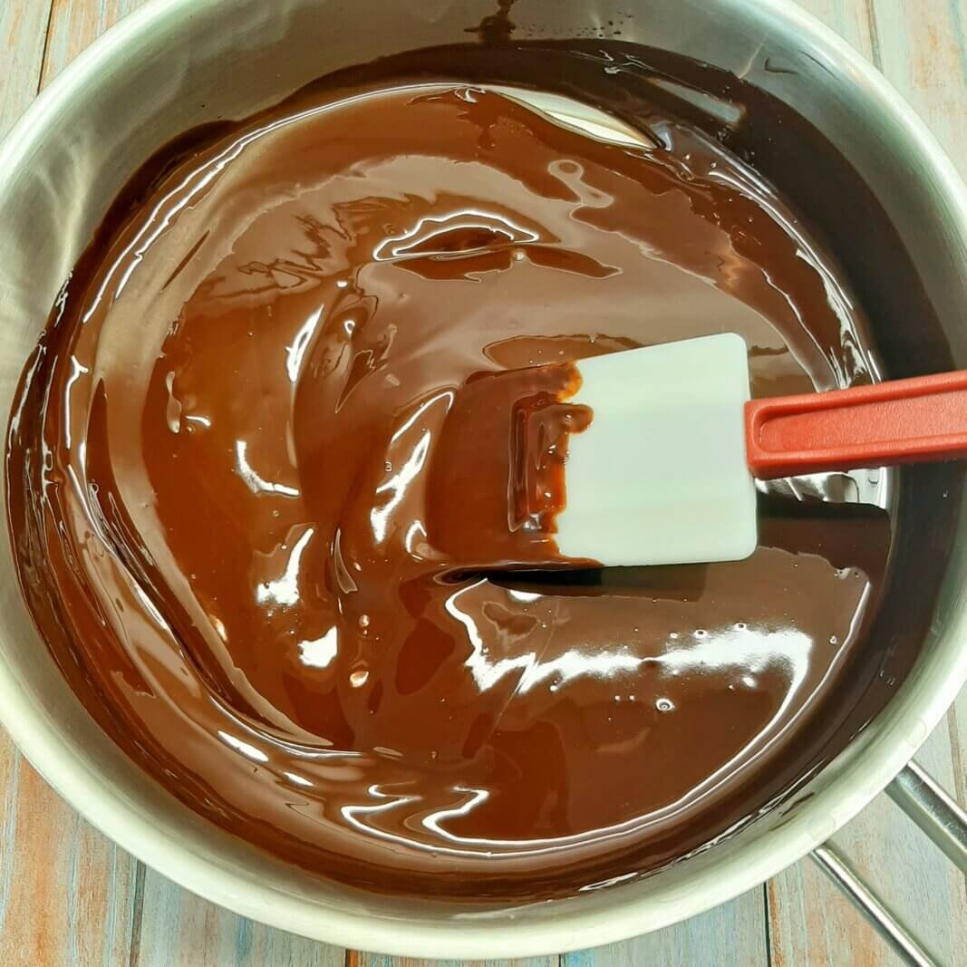 Шоколад с помадкой