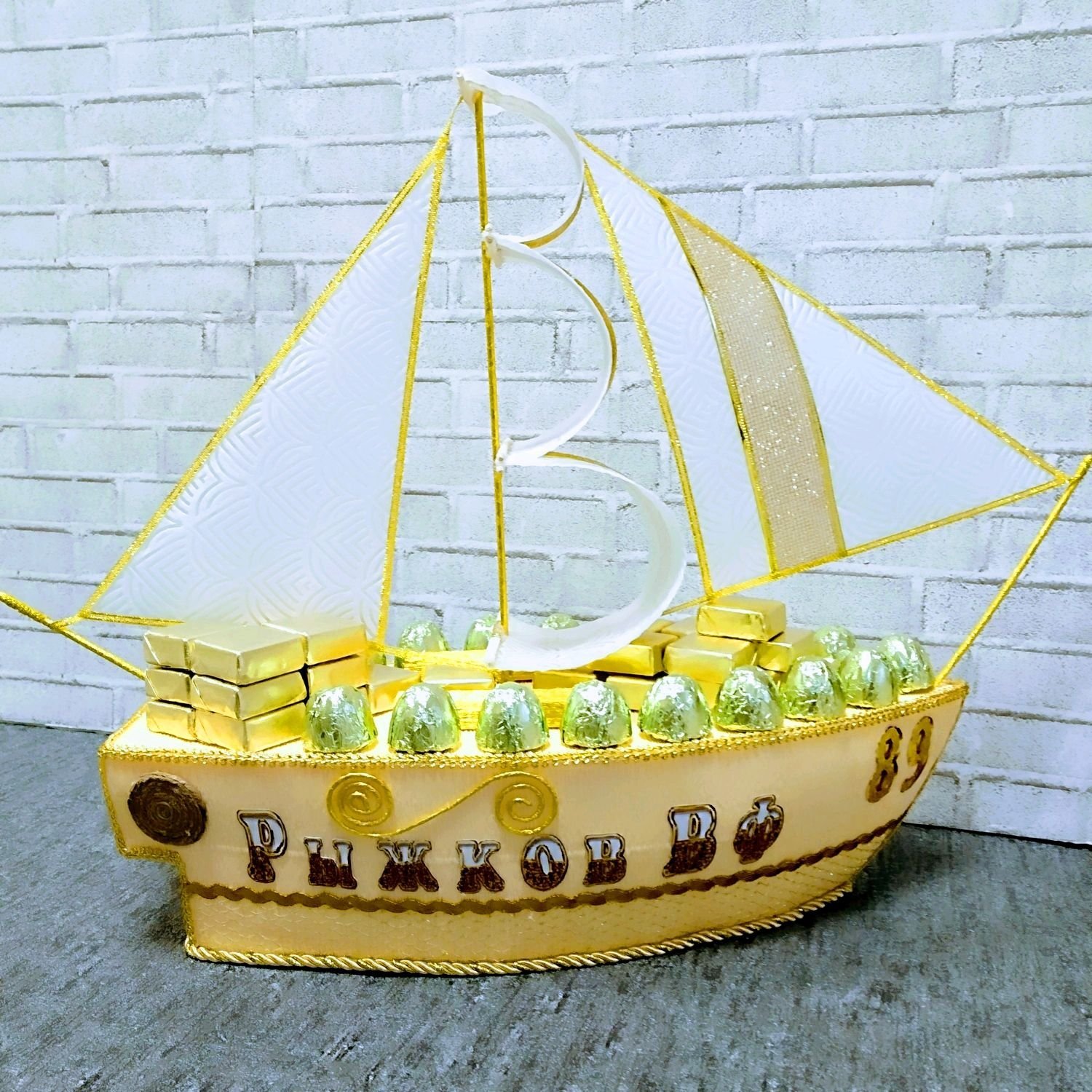 Корабль из конфет - мастер-класс