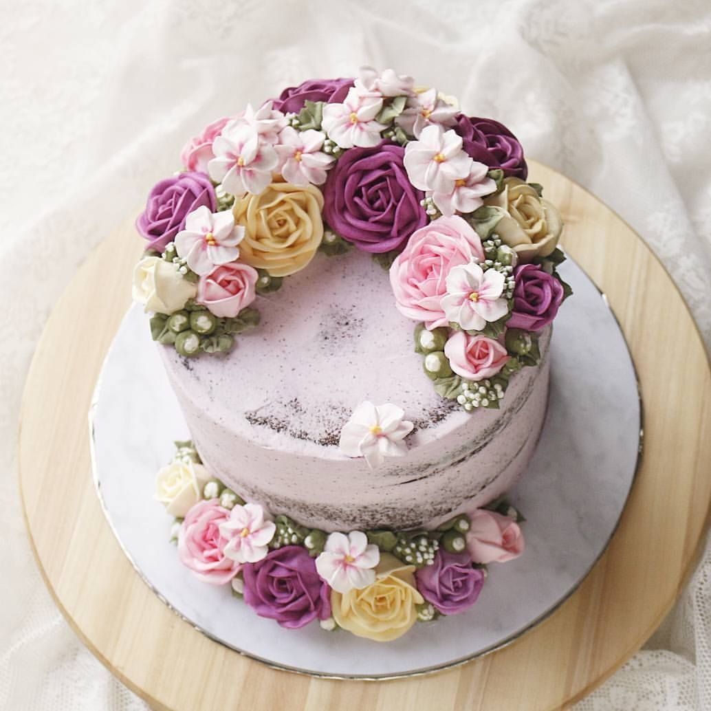 Большой круглый торт. Красивые торты с цветами. Украшение торта кремовыми цветами. Красивые кремовые торты. Торт с розочками.