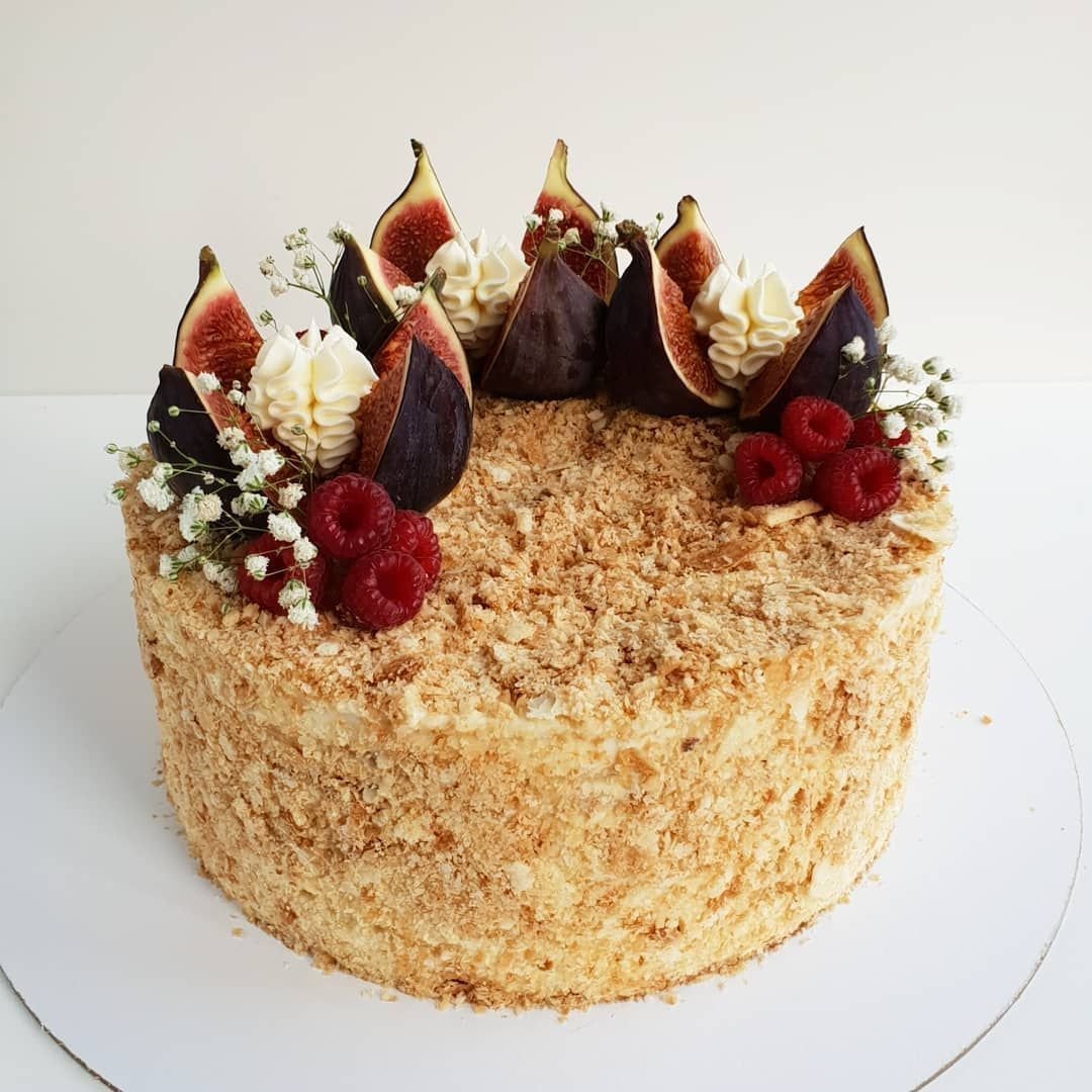 Королевский медовый торт с черносливом
