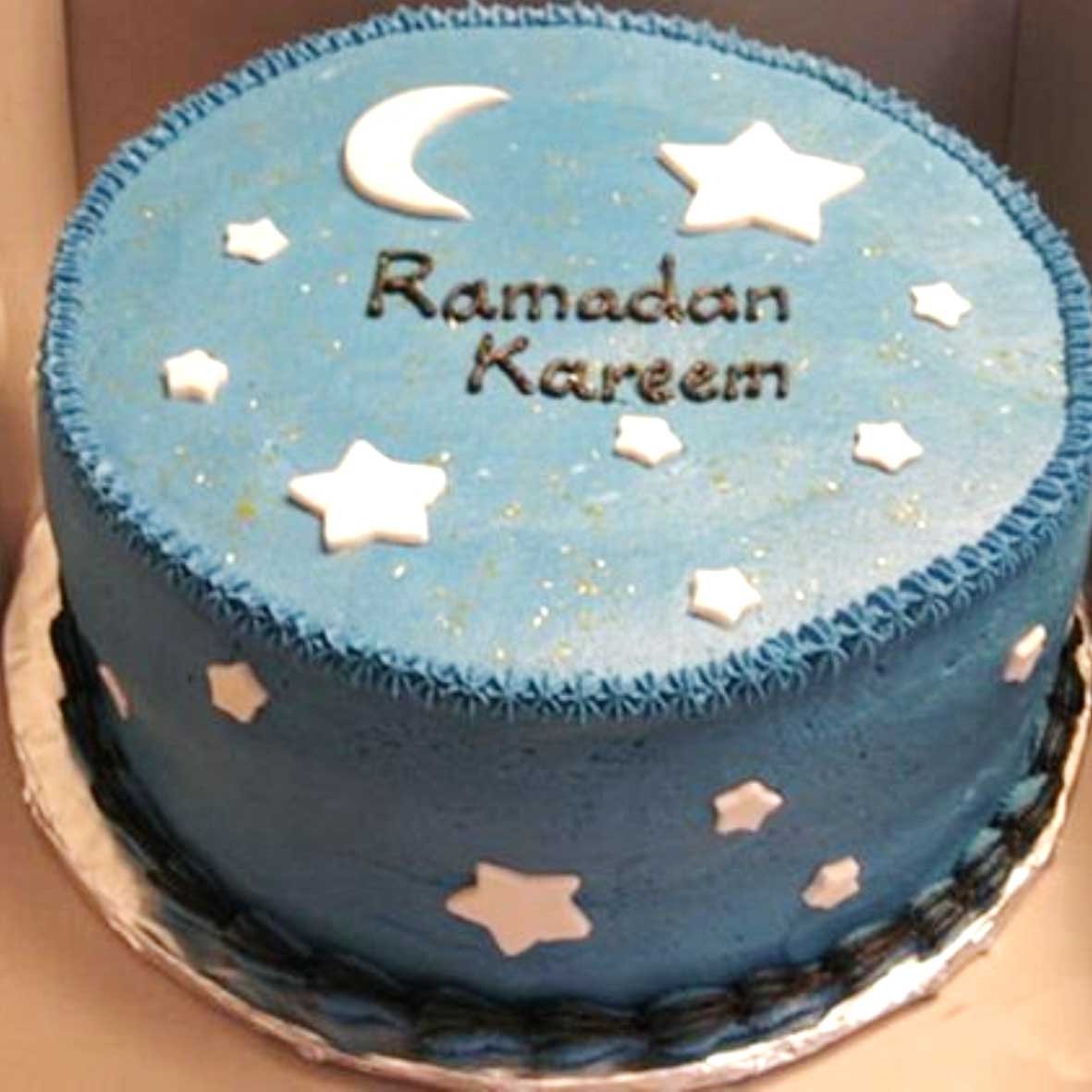 Торт на уразу. Мусульманский торт. Торт на Рамадан. Тортик на Рамадан. Торт с луной и звездами.