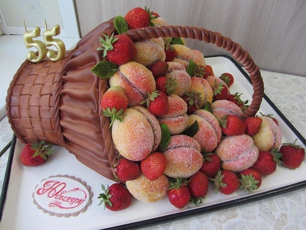 Торт корзинка с клубникой