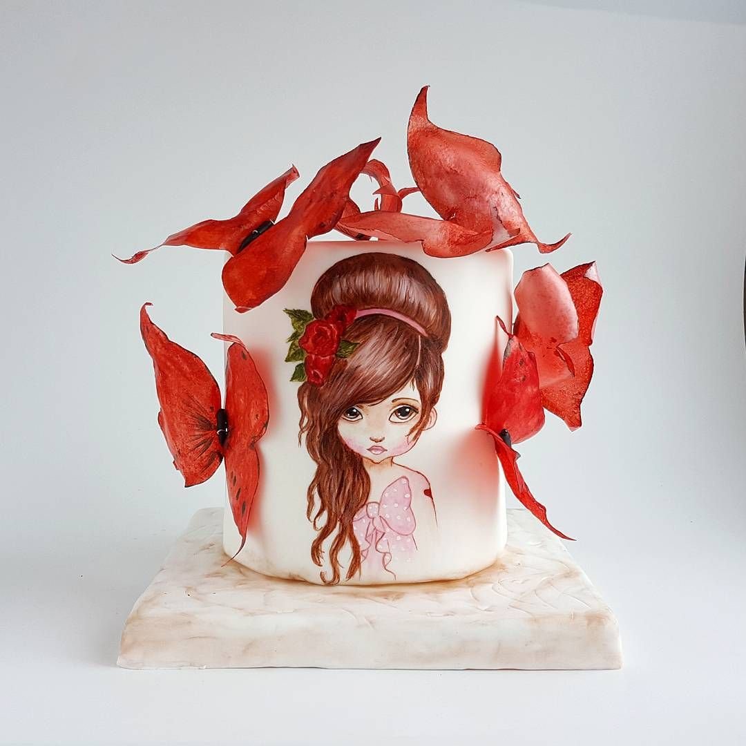 Торт с нарисованной девочкой