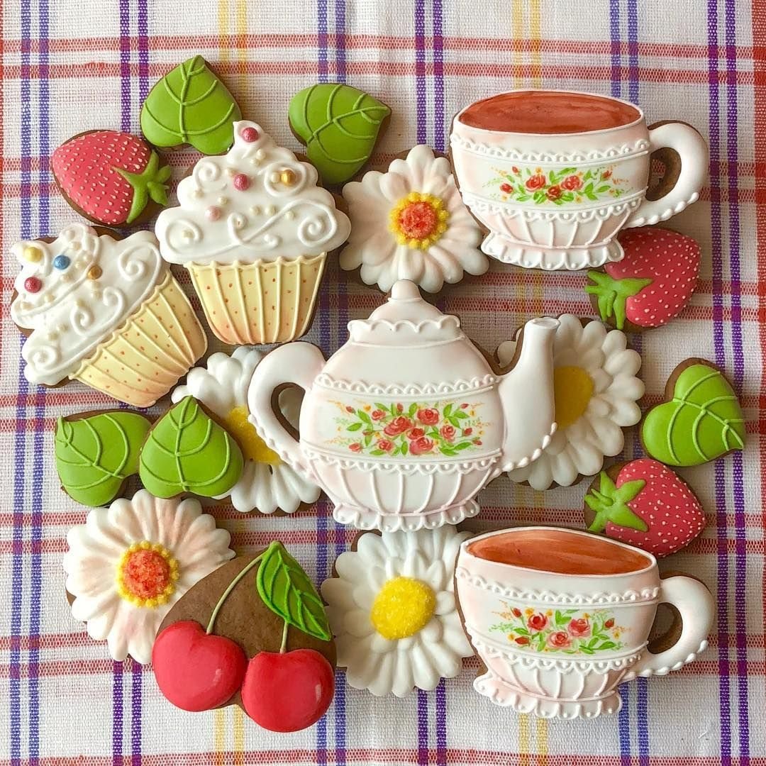 Чайные чашечки с клубникой