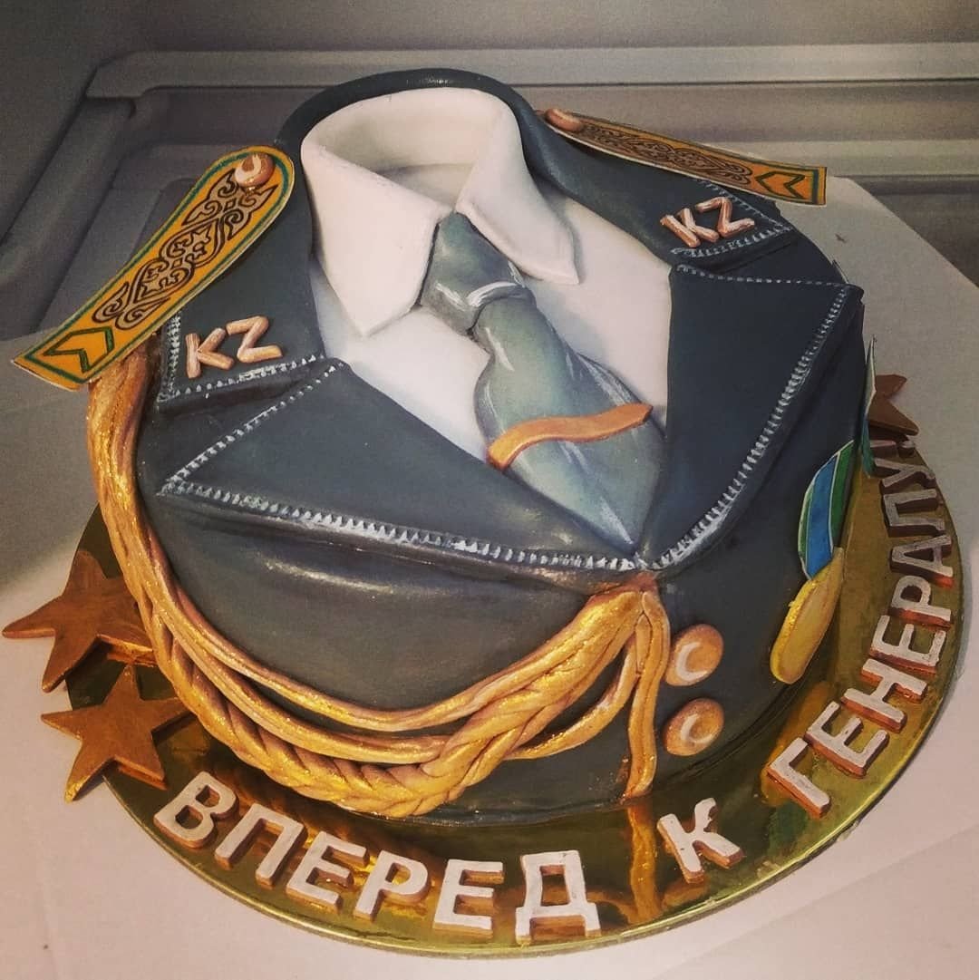 Торт с курсантскими погонами