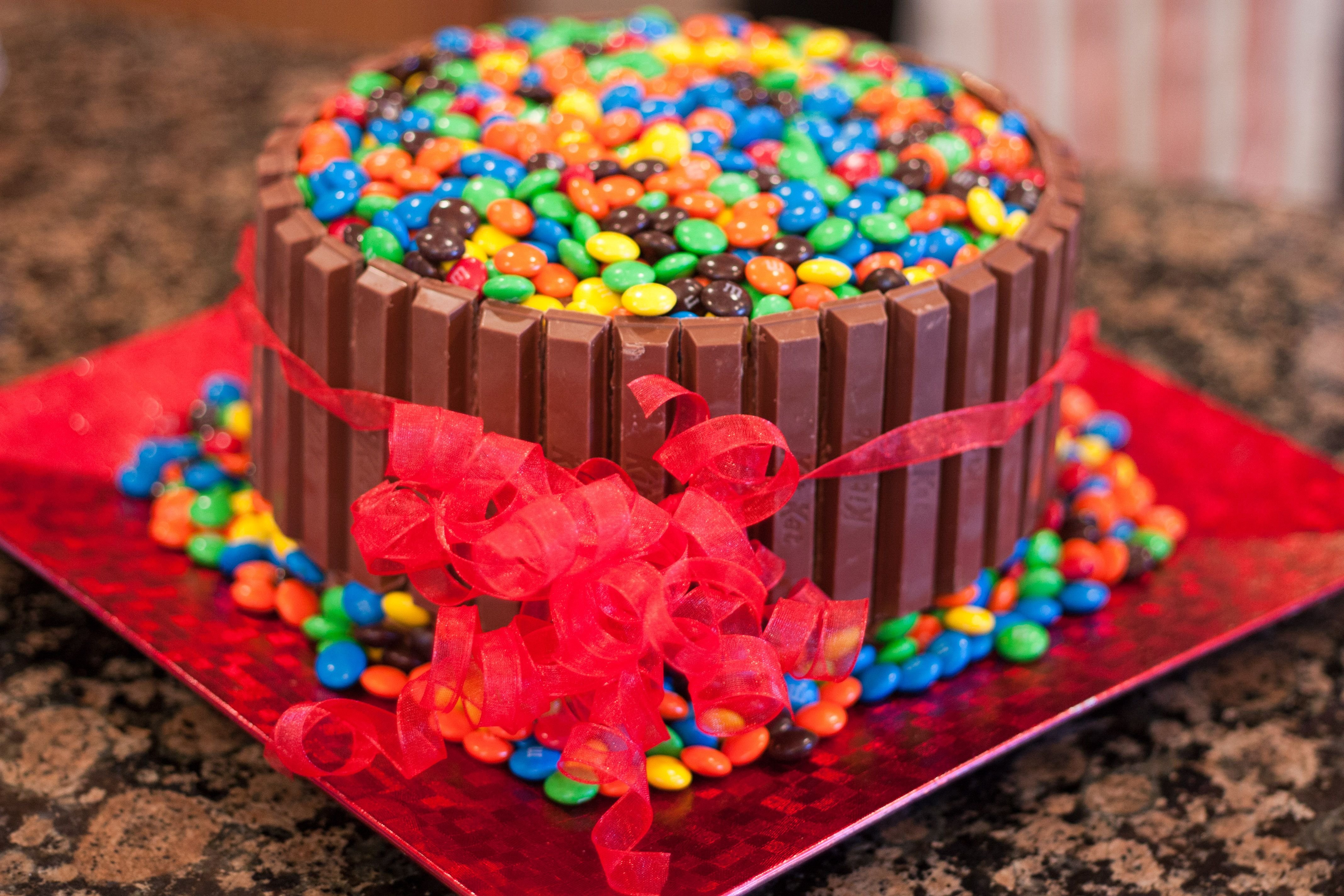Торт на день рождения сделать своими руками. Красивые торты на день рождения. Украшение торта. Украшение тортов для детей. Украшение торта для девочки.