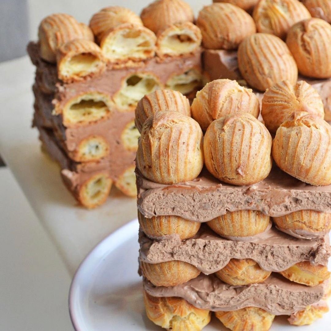Пирожное с клубникой