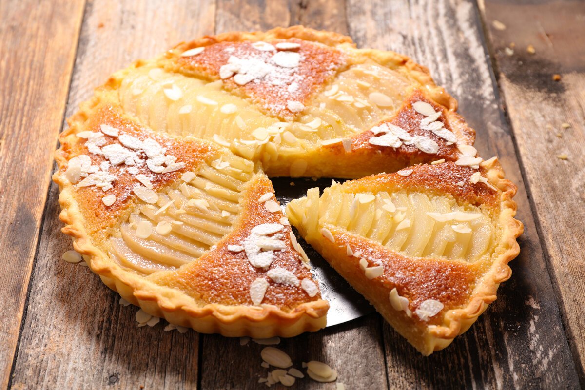 Шарлотка с грушами