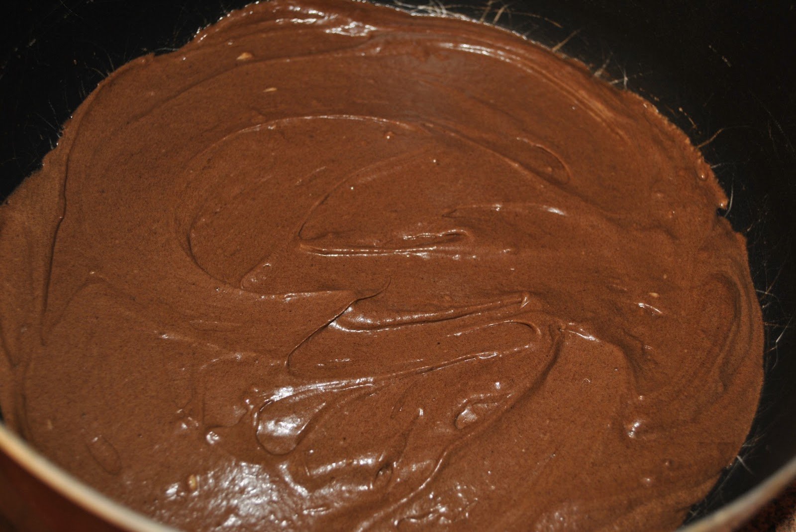 Жидкое тесто торт. Тесто с какао. Шоколадное тесто. Жидкое шоколадное тесто. Шоколадное тесто для торта.
