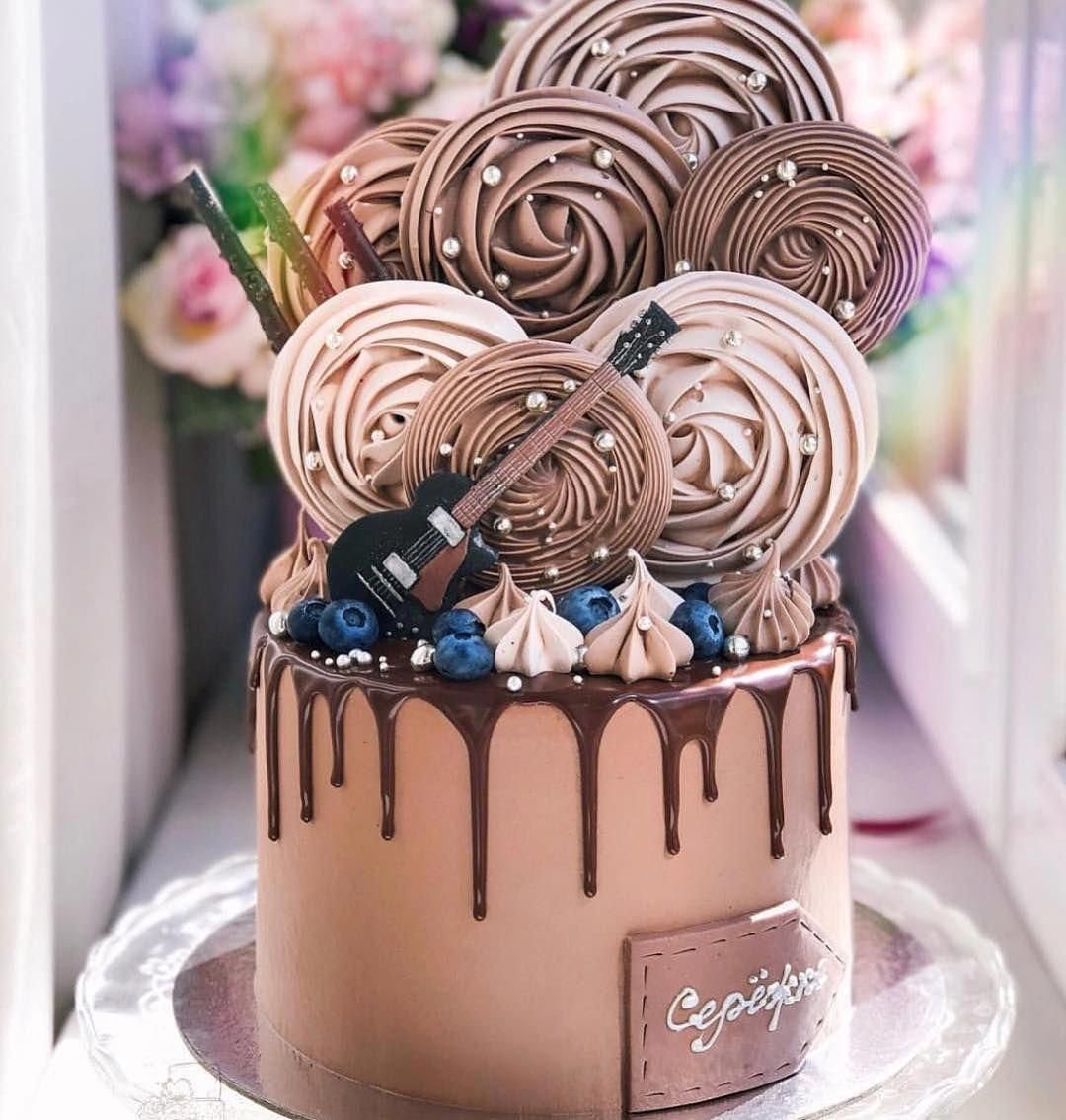 Торт с бутылкой виски