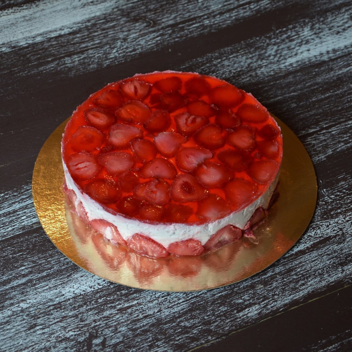 Торт с кусочками желе