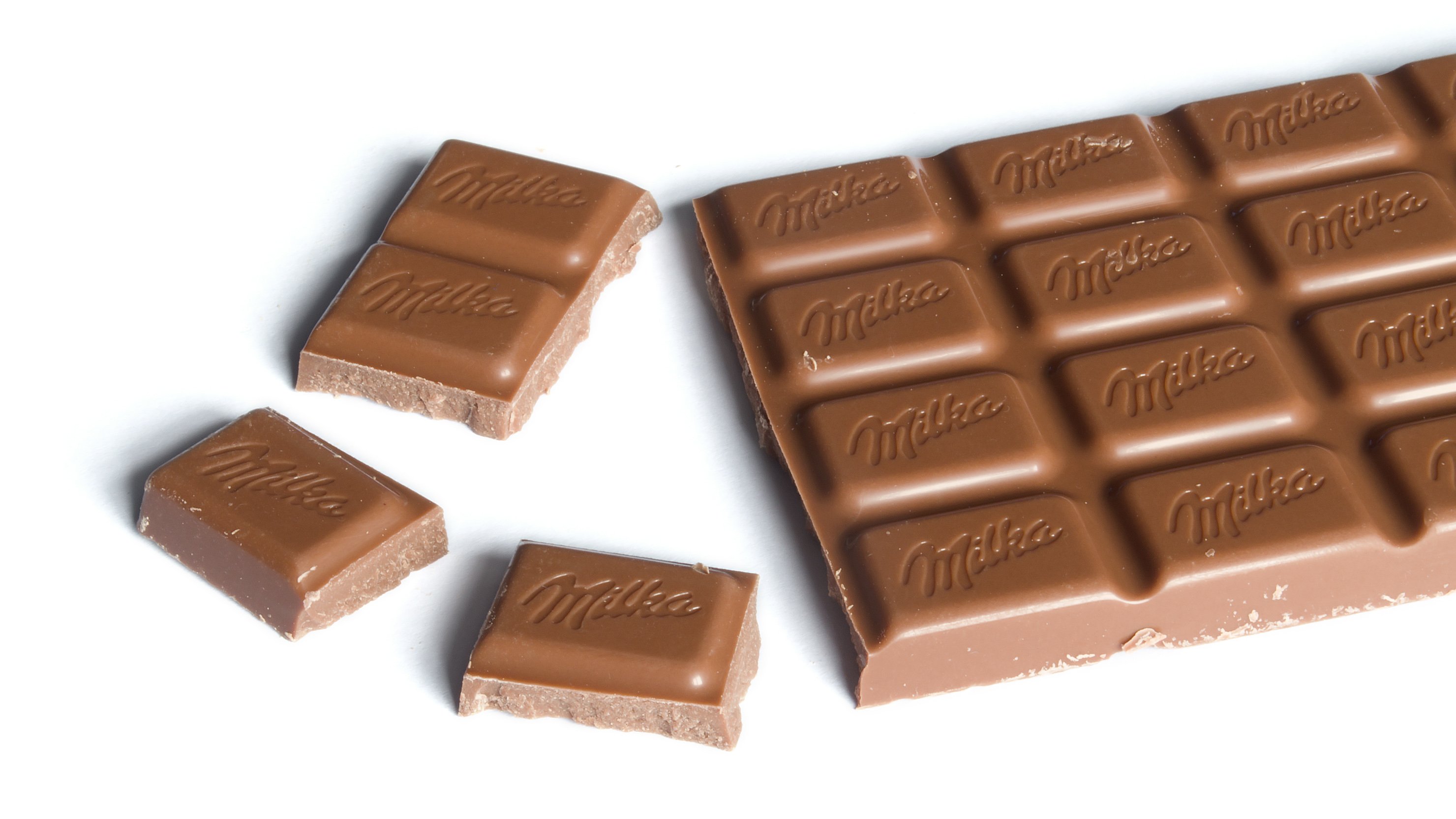 Какая шоколадка лучше. Milka Alpine Milk Chocolate. Шоколад Milka choc & choc. Шоколад Milka молочный 85 г. Молочный шоколад с фундуком Милка.