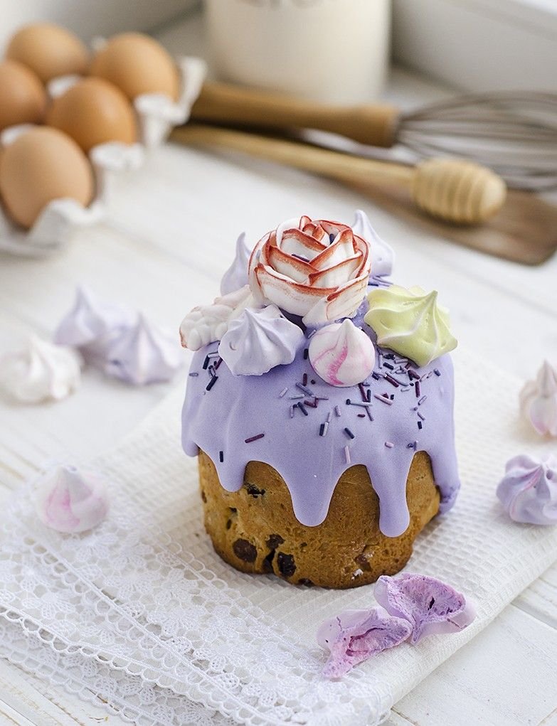 Украшение куличей сладостями