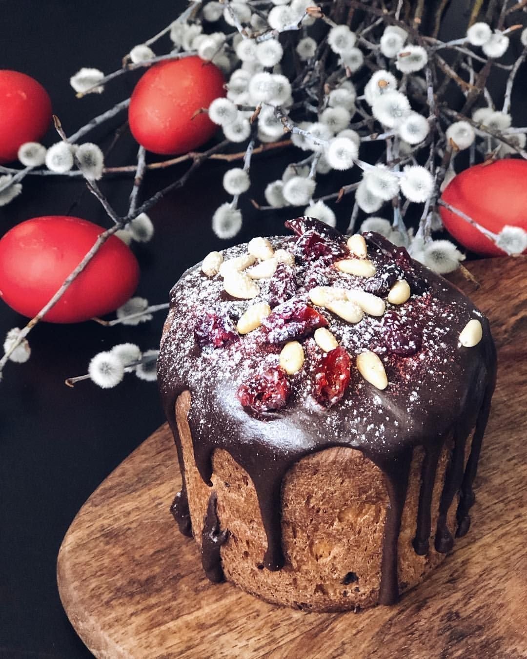Кулич с шоколадной глазурью