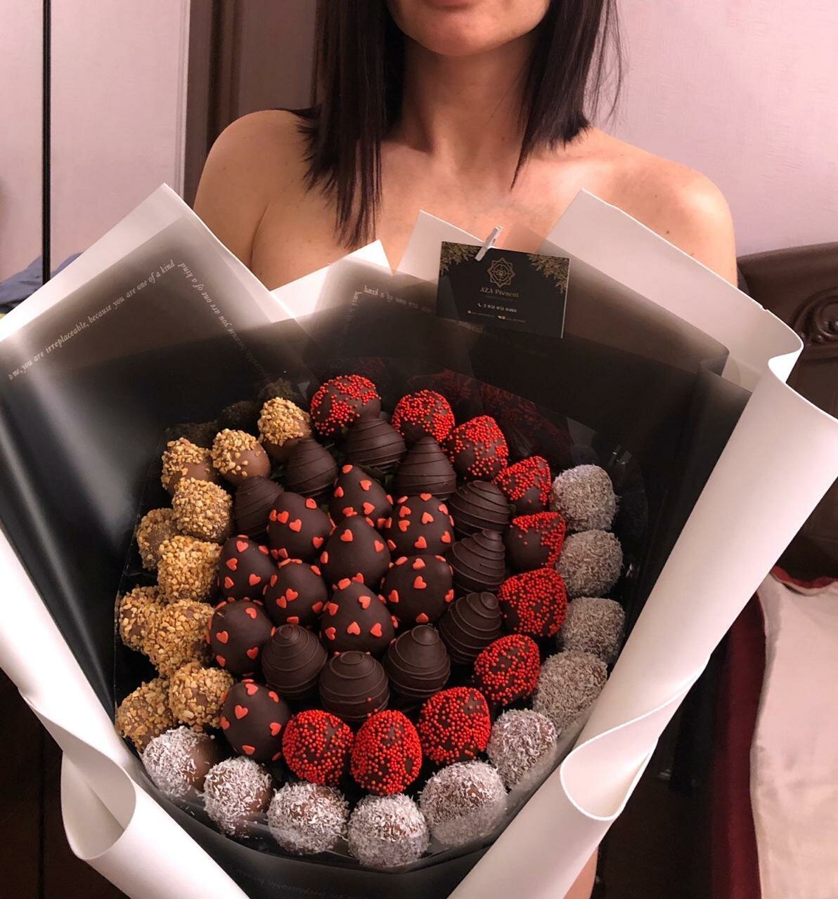Девушка с алкоголем без лица