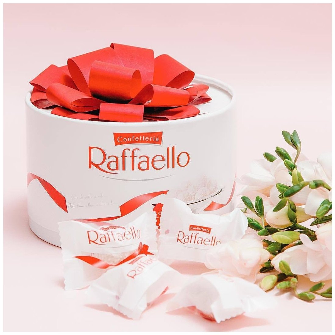 Рафаэлло с миндалем. Набор конфет Raffaello -200г. Рафаэлло конфеты 200г. Конфеты Raffaello 200 гр. Конфеты "Raffaello" 240гр.