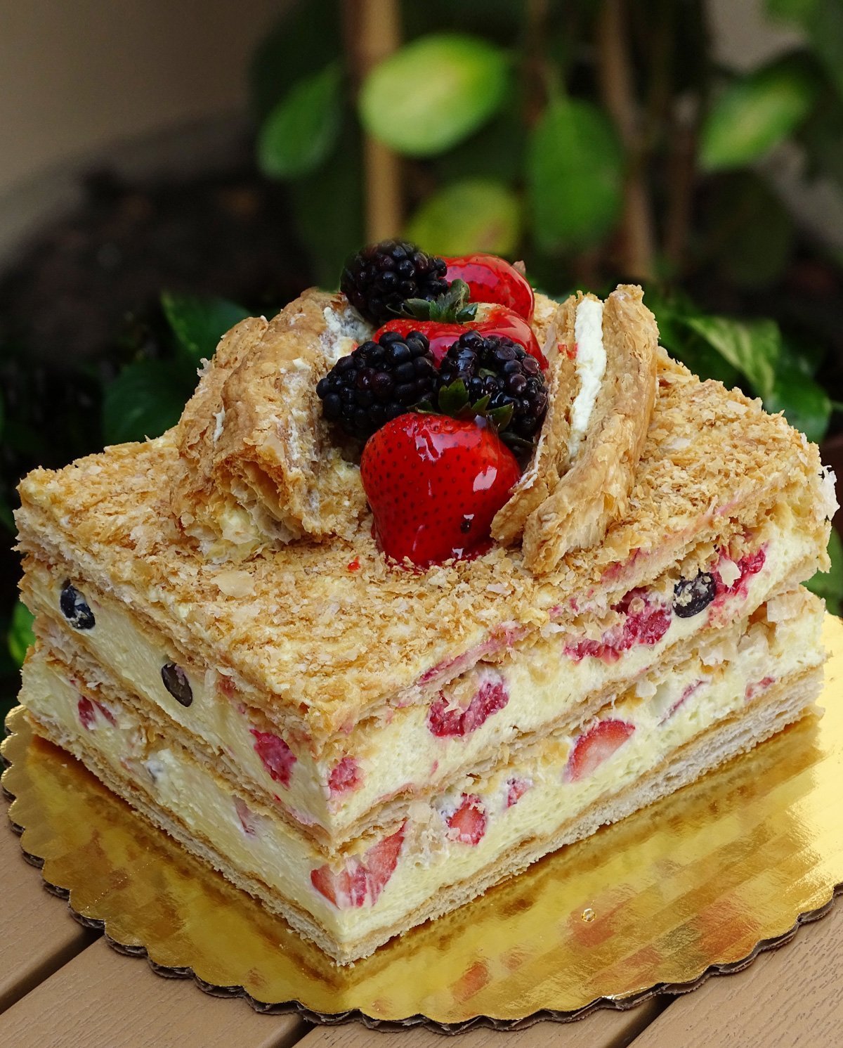 Меренговый торт с клубникой