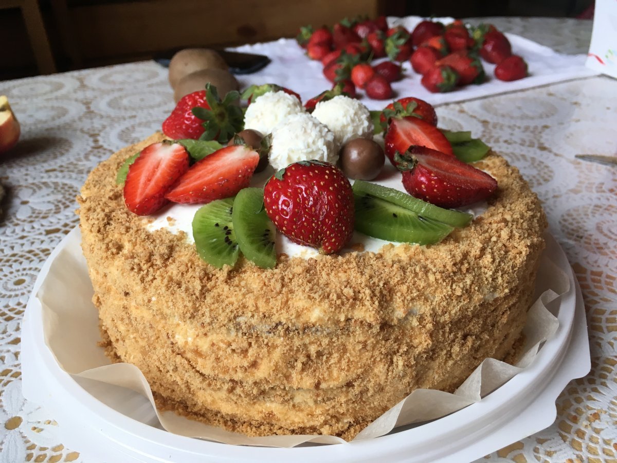 Торт с клубникой
