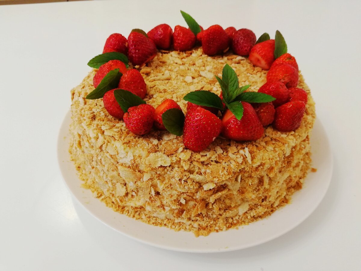 Сметанник с клубникой