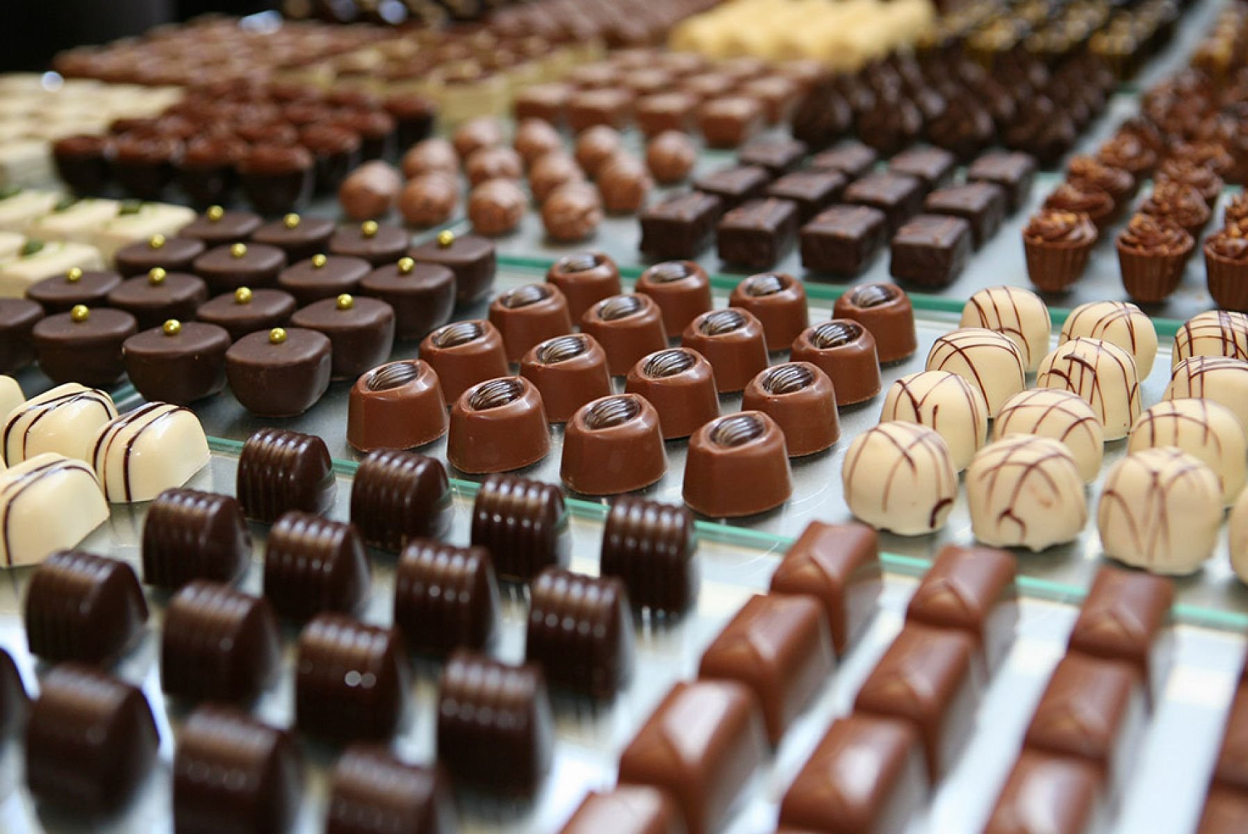 Купить фабрику шоколадных конфет. Пралине (бельгийский шоколад). Кондитерская промышленность. Фабрика шоколада. Конфеты шоколад.