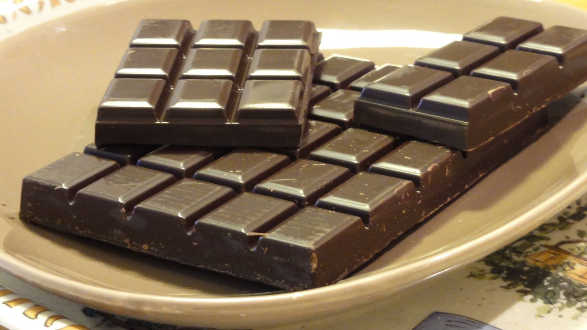 Где шоколад. Плитка шоколада. Шоколадная плитка. Обыкновенный шоколад. Обычный шоколад.