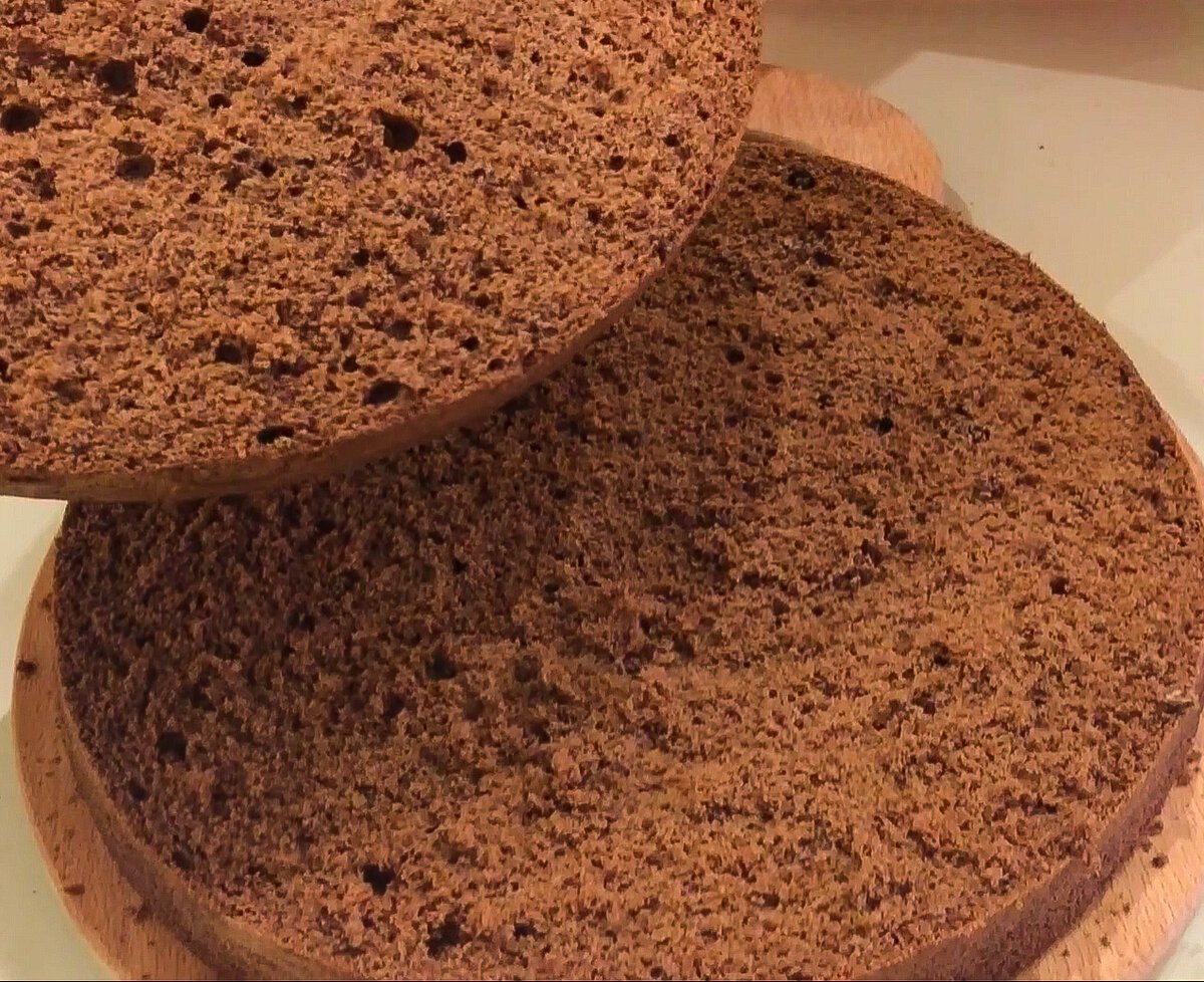 Торт с шоколадными коржами