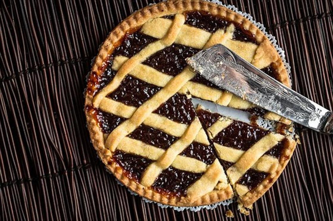 Оригинальное украшение пирога