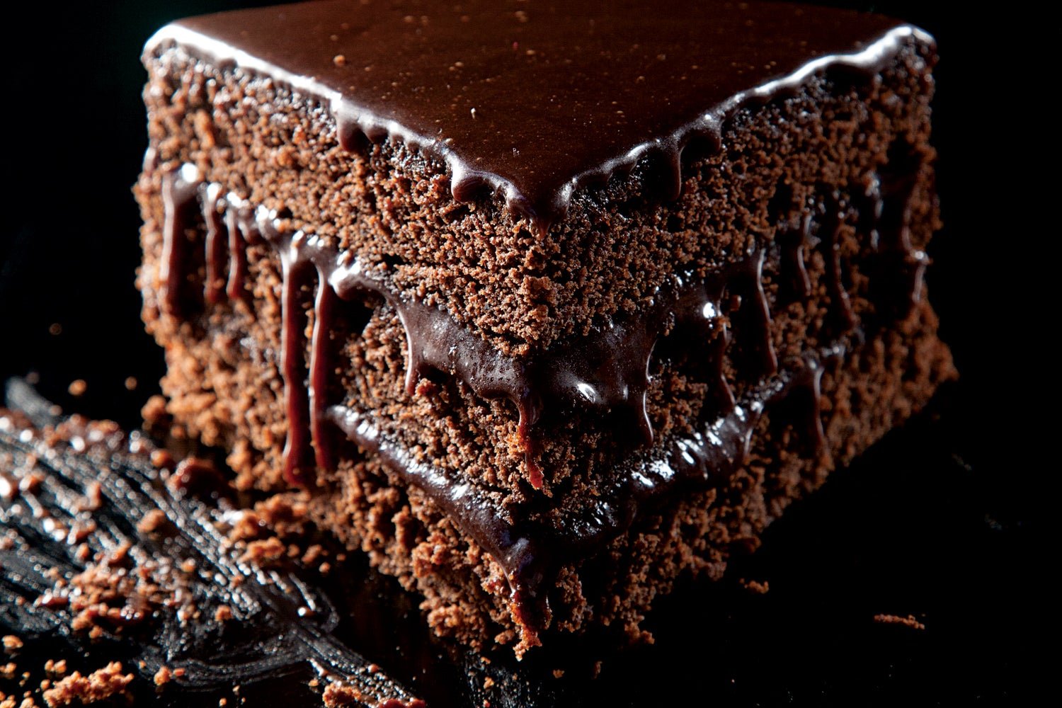 Шоколадный торт желатин. Торт шоко мокко. Шоколадное пирожное. Кусок шоколадного торта. Торт в разрезе.