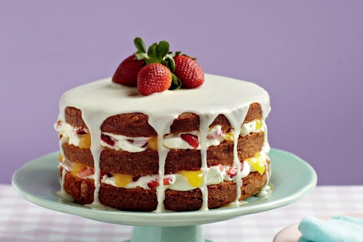 Strawberry Sponge Cake. Торт Бенье. Bake Cake. Six Cakes on a dish. Легкий бисквитный торт