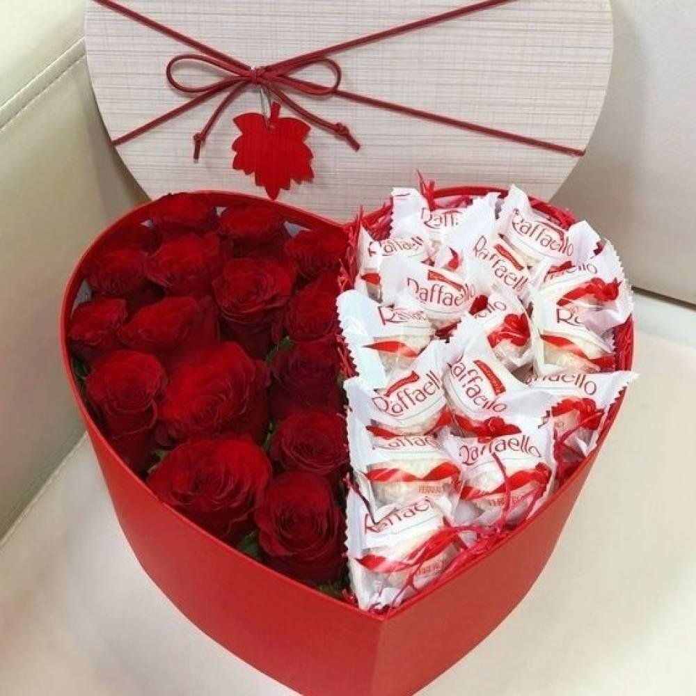Подарочная коробка с конфетами