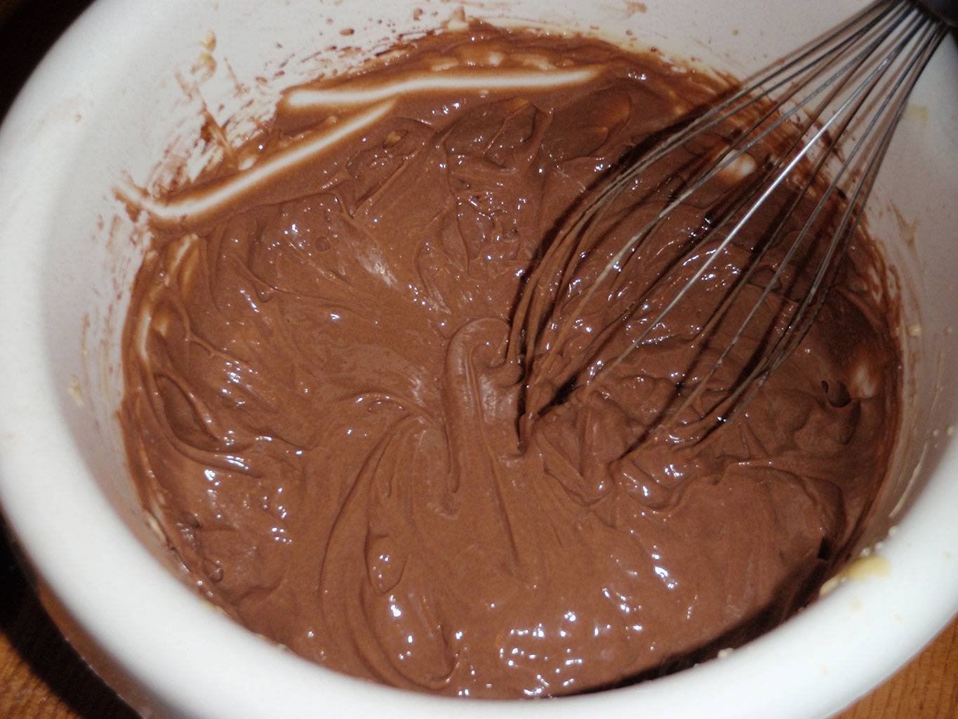 Шоколадный крем молоко какао. Шоколадный заварной крем. Шоколадный крем из шоколада и сливочного масла. Шоколадный крем из какао. Сметанно шоколадный крем для торта.