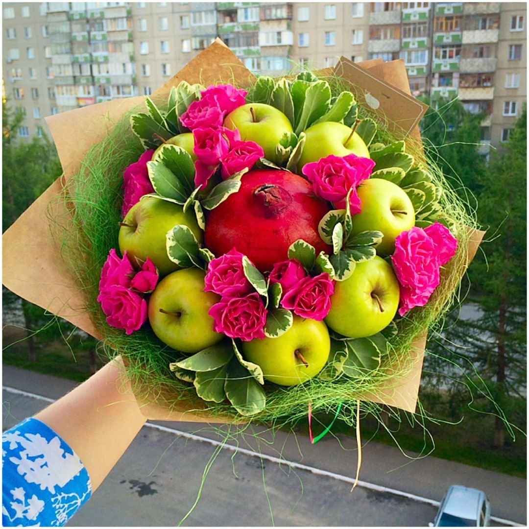 Букет с мандаринами и конфетами