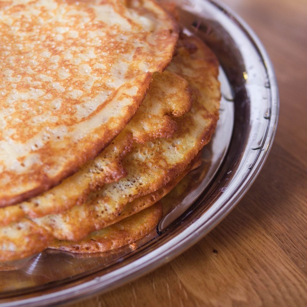 Блины со сгущенкой с чаем