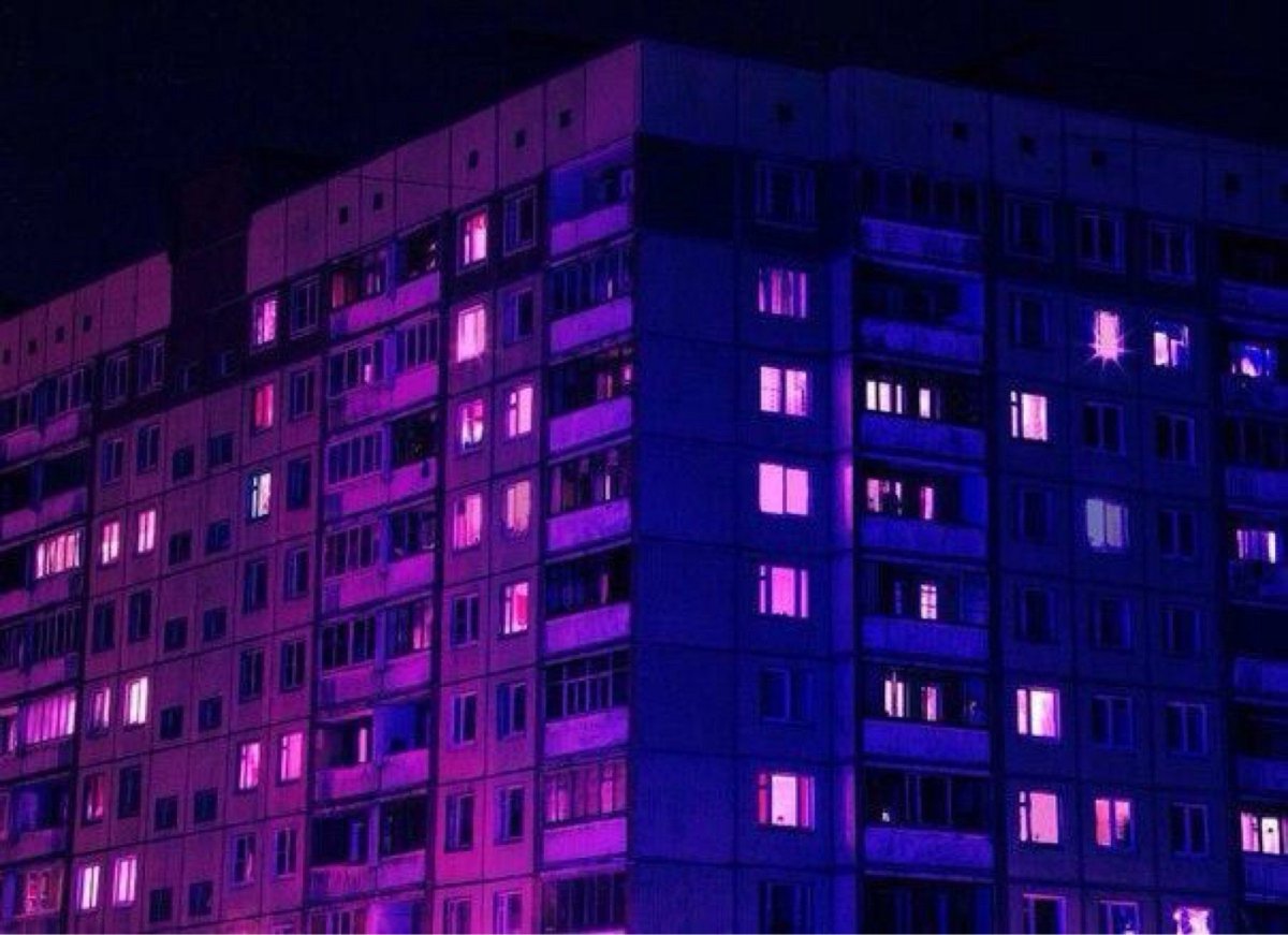 Панельный дом ночью