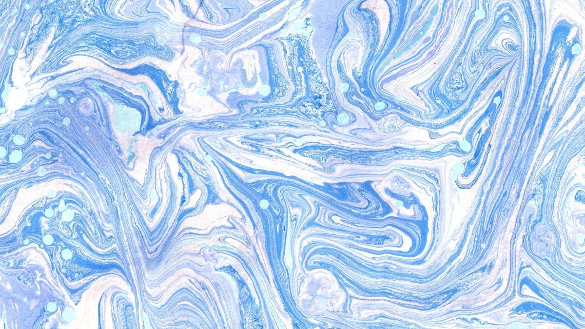 Бирюзовая вода в бассейне