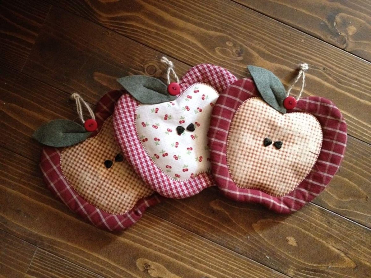 Новогодние игрушки из ткани