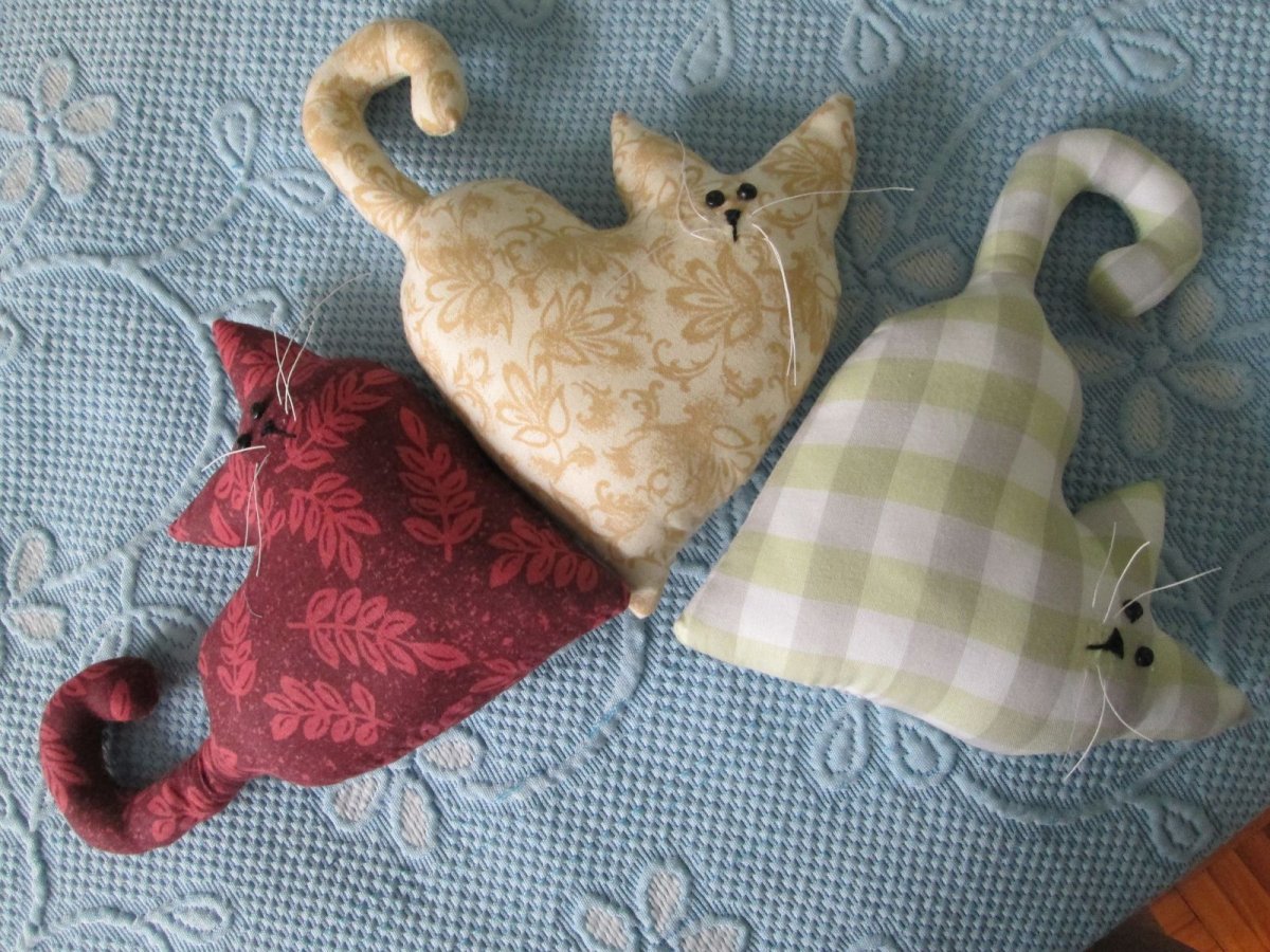 Кот игрушка из ткани