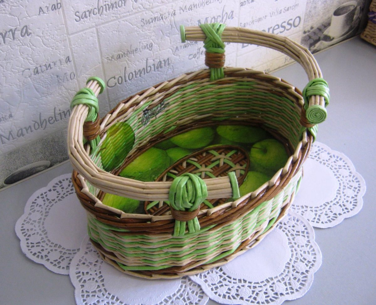 Корзинка из бум трубочек