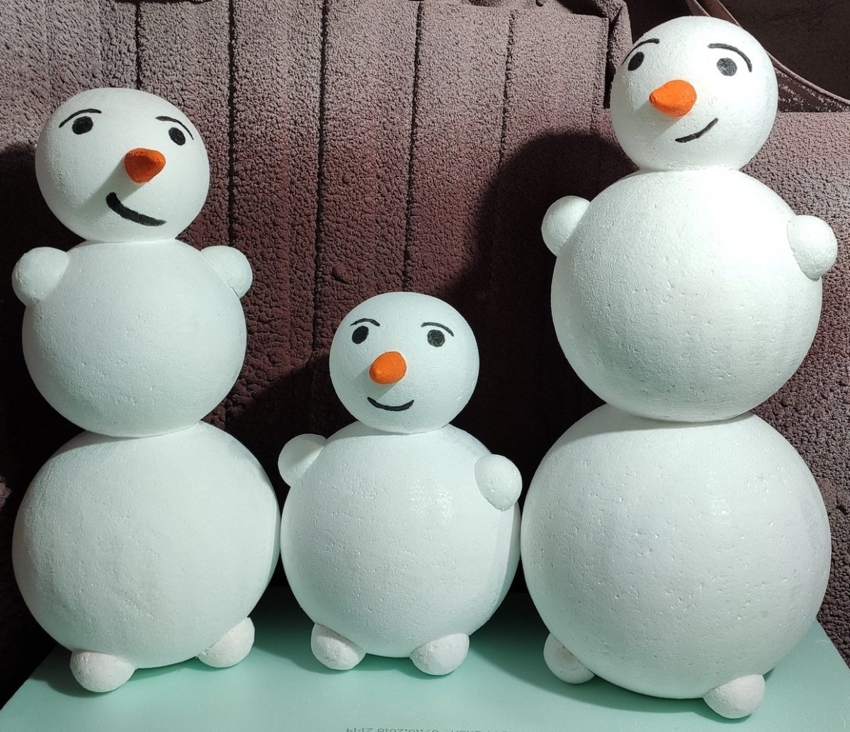 Новогодние игрушки из пенопластовых шаров