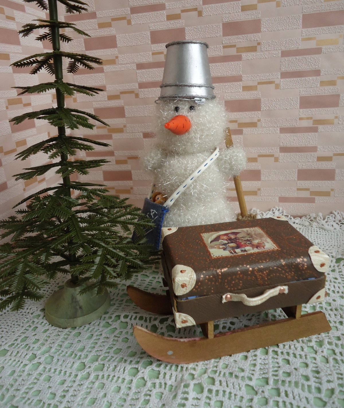 Снеговик из ватмана