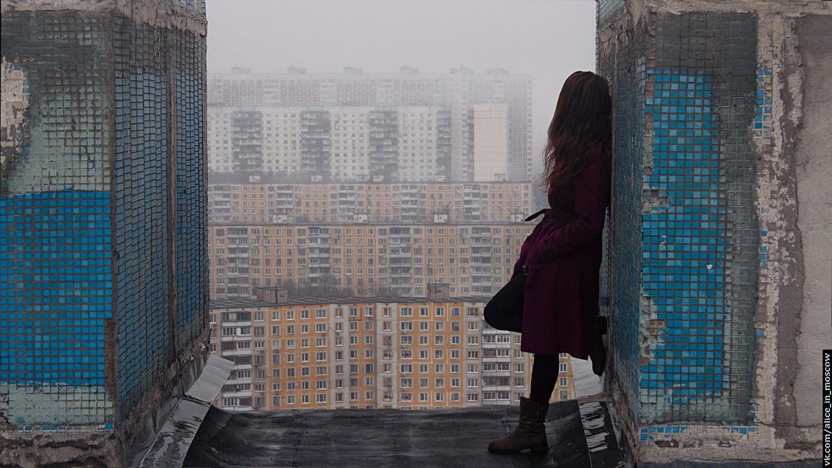 Тетрадь на столе