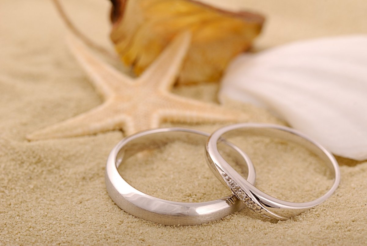 Парные свадебные кольца необычные