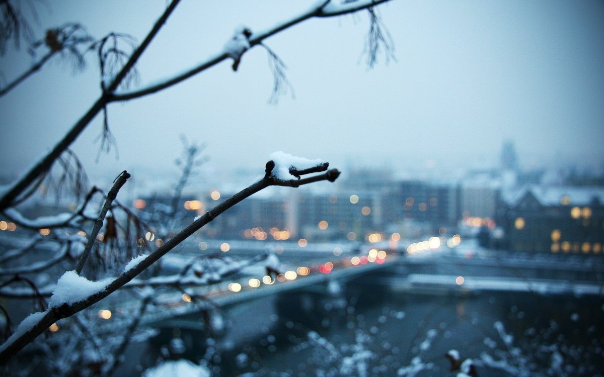 Снег зима город