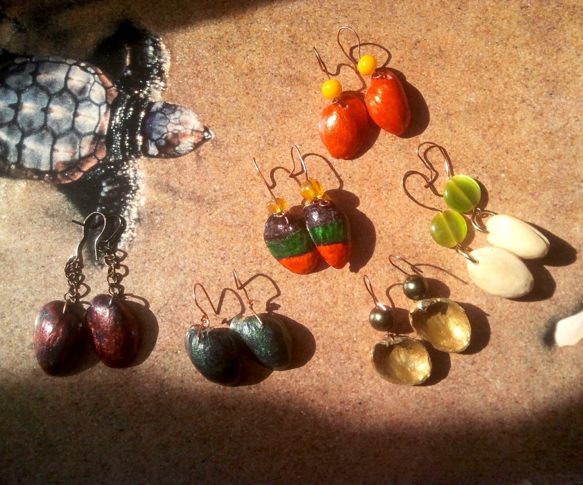 Серьги из скорлупы орехов