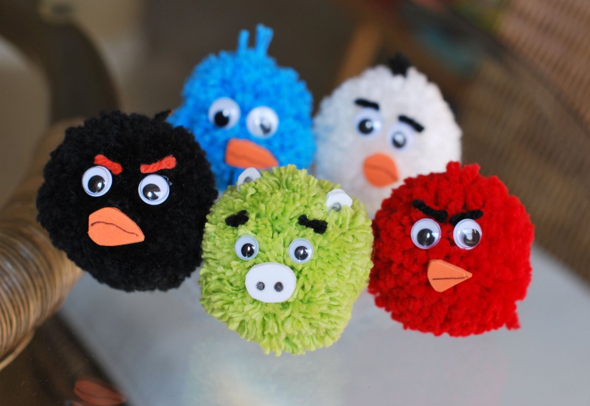 Игрушки из помпонов