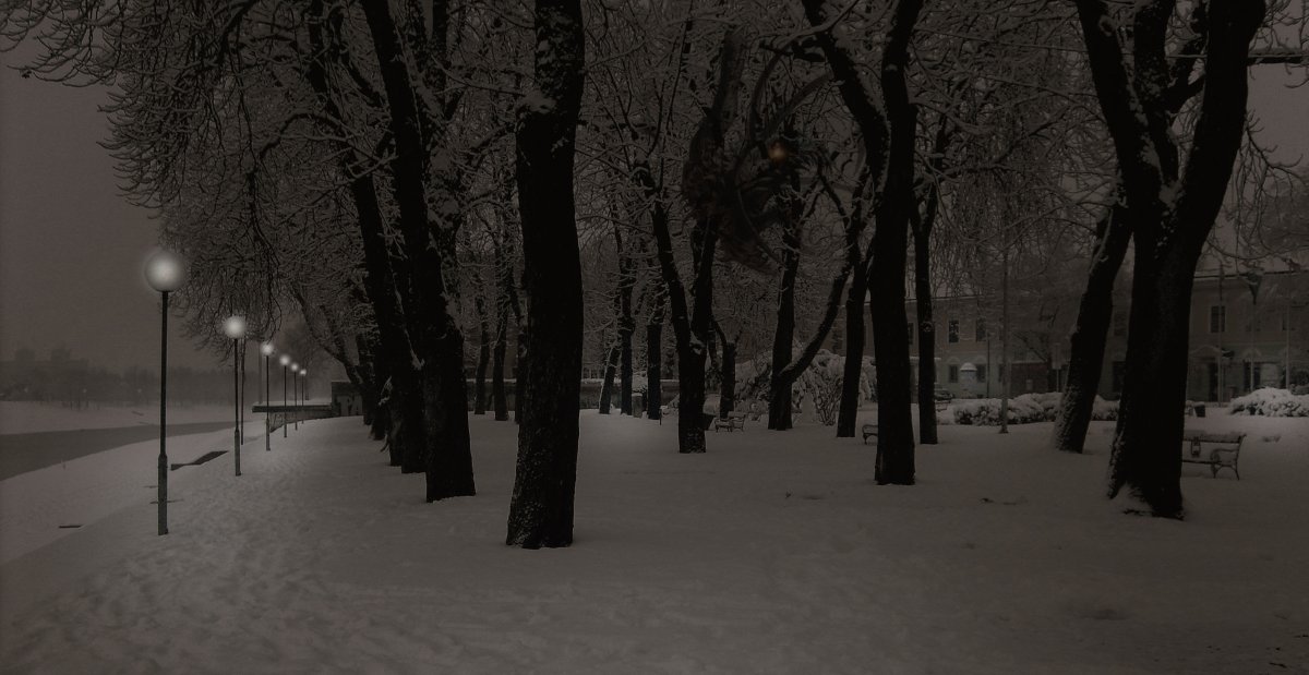 Тёмная заснеженная улица