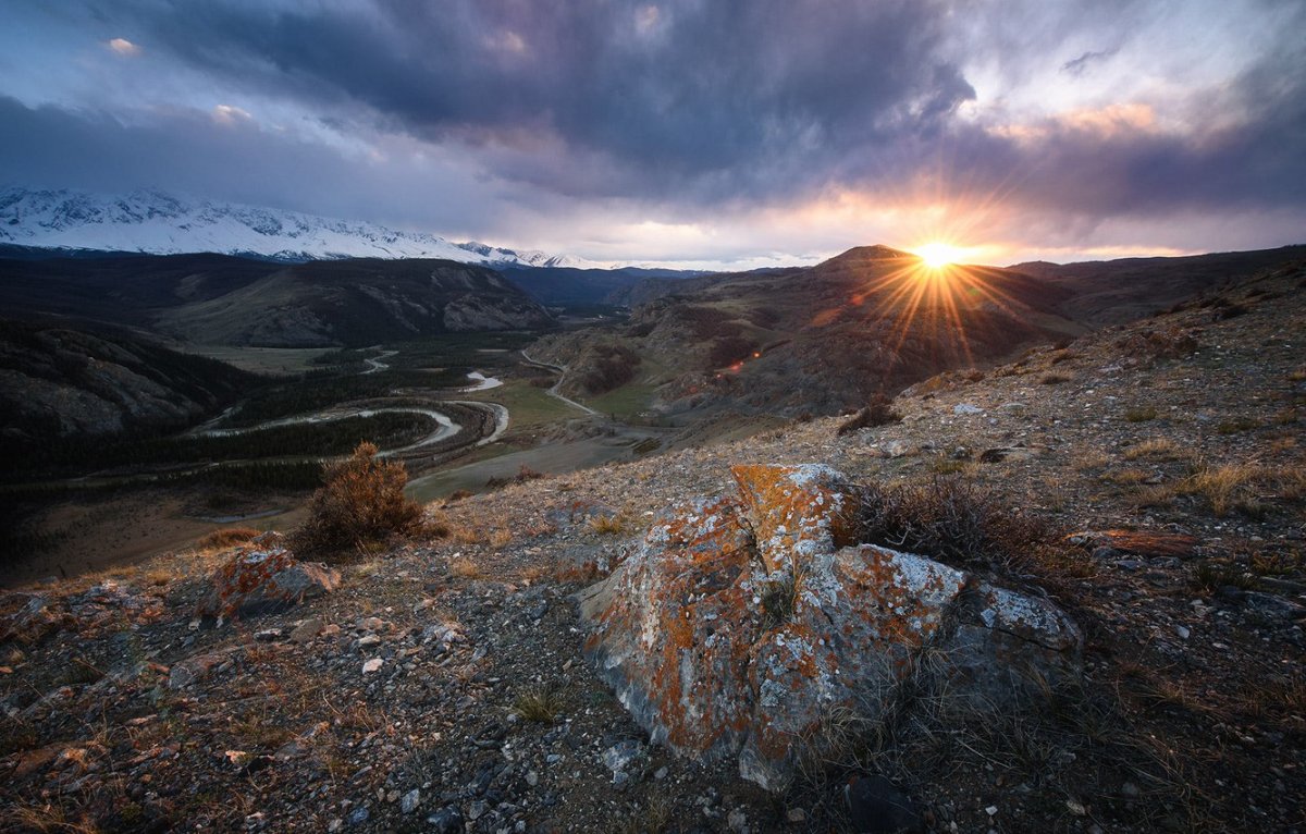 Закат в Алтае в горах HD